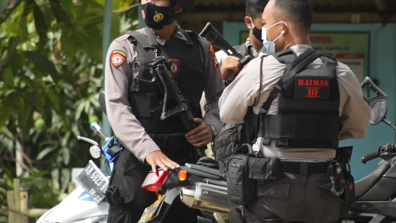 Suasana penggeledahan rumah terduga teroris di Padukuhan Ngawu, Kalurahan Ngawu, Kapanewon Playen, Gunungkidul, Yogyakarta