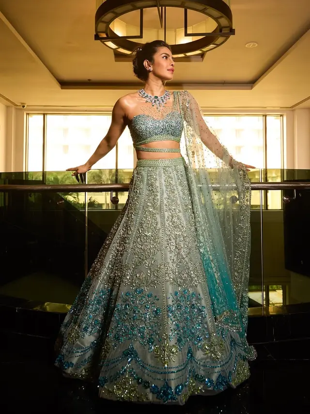 6 Potret Penampilan Priyanka Chopra di Rangkaian Pernikahan Sang Adik, Memukau