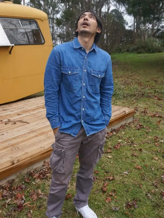 Dalam kiprahnya dalam dunia seni peran. Abimana Aryasatya seringkali mendapatkan nominasi dalam setiap ajang penghargaan. Beberapa diantaranya adalah, Catatan (Harian) Si Boy, Belenggu, dan Haji Backpacker. (Liputan6.com/IG/@abimana_arya)