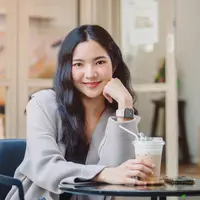 ilustrasi perempuan dewasa tersenyum/Anuchit kamsongmueang/Shutterstock