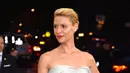 Gaun Cinderela yang dikenakan Claire Danes menghebohkan acara Met Gala 2016 Senin (2/5). Acara penggalangan dana tahunan itu dihadiri oleh beberapa bintang. (Bintang.com/AFP)