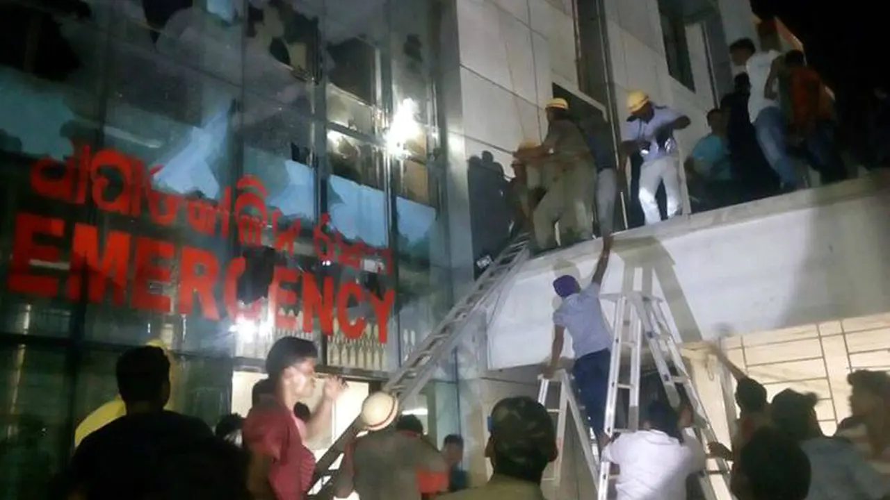 Kebakaran di SUM Hospital India menewaskan 23 orang