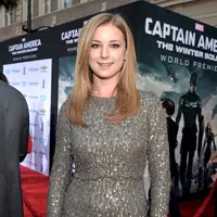 ‘Captain America: Civil War’ akan lebih mengeksposlorasi hubungan antara sang kapten Steve Rogers dan Sharon Carter. Hal tersebut diakui sendiri oleh sang pemeran agen 13 Sharon Carter, Emily VanCamp. (AFP/Bintang.com)