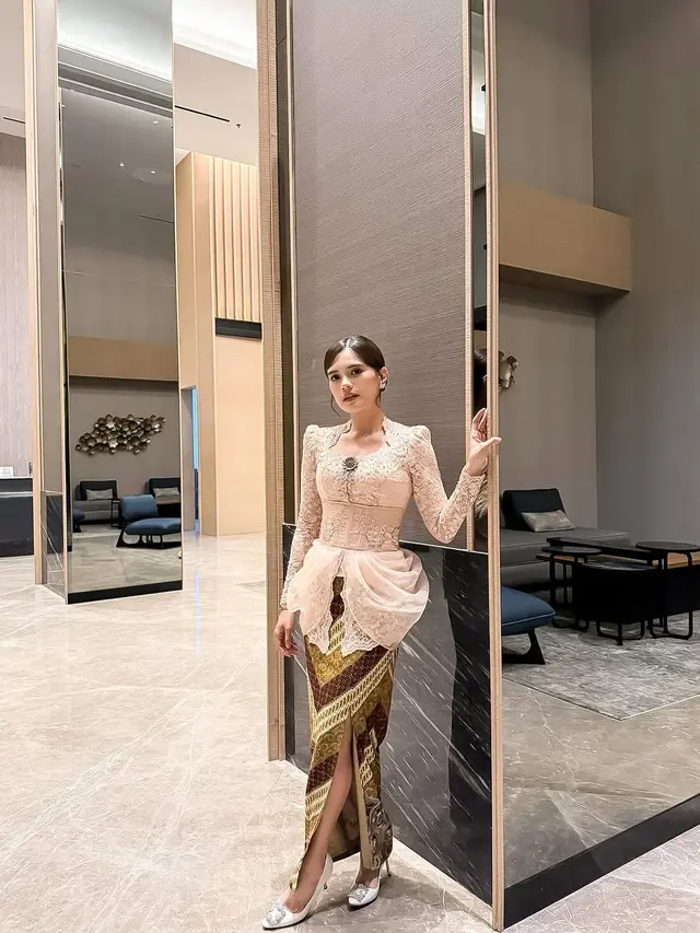6 Potret Audi Marissa di Pernikahan Ochi Rosdiana, Serasi dengan Anthony Xie