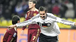 Gol tunggal Miroslav Klose mengantarkan Jerman lolos ke putaran final PD 2010. Jerman mengalahkan Rusia 1-0 di Stadion Luzhnikil, Moskow, 10 Oktober 2009. AFP PHOTO/NIGEL TREBLIN