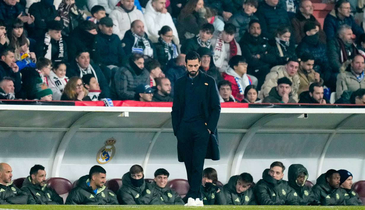 Kemenangan ini membawa Albacete melaju ke perempat final Copa del Rey, sementara Real Madrid harus angkat koper lebih awal. Kekalahan ini menjadi pukulan telak bagi Arbeloa di laga debutnya, sekaligus pengingat bahwa di Copa del Rey, tak ada ruang untuk lengah, bahkan bagi klub sebesar Real Madrid. (AP Photo/Jose Breton)