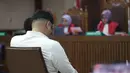 Tuntutan dibacakan Jaksa Penuntut Umum (JPU) dalam sidang di Pengadilan Negeri Jakarta Pusat, pada Kamis (12/3/2026). Tampak dalam foto, terdakwa kasus peredaran narkotika di dalam Rumah Tahanan (Rutan) Salemba, Muhamad Ammar Akbar alias Ammar Zoni, saat mengikuti sidang pembacaan putusan di Pengadilan Negeri Jakarta Pusat, Kamis (23/4/2026). (Kapanlagi.com/Budy Santoso)