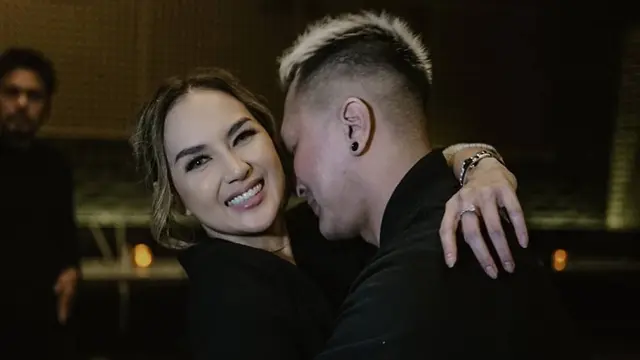 Wajib Swab, Ini 6 Momen Ultah Sara Wijayanto ke-42 Bareng Suami dan Sahabat