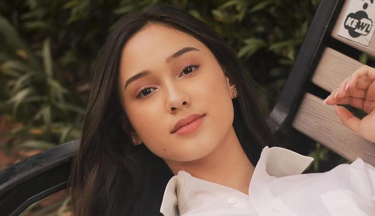 Gadis kelahiran 22 November 2003 pun juga telah bermain beberapa judul FTV. (Liputan6.com/IG/@yasminnaper)