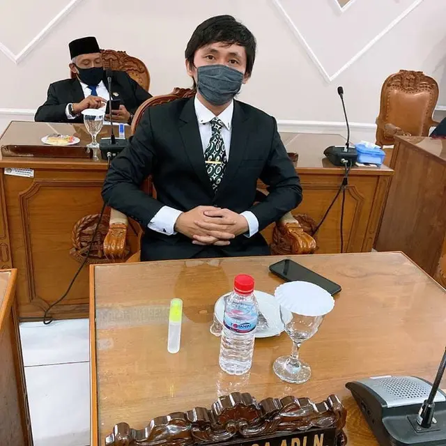 6 Potret Terbaru Eric Teman Duet Melly Goeslaw di AADC, Kini Jadi Wakil Rakyat