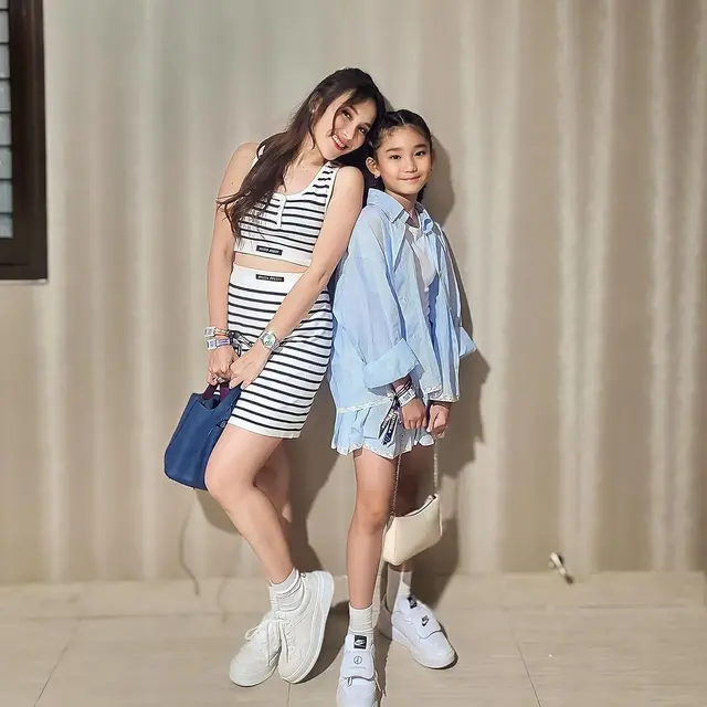 6 Potret Bilqis Anak Ayu Ting Ting Pakai Makeup, Beranjak Remaja Makin Mirip Ibunda