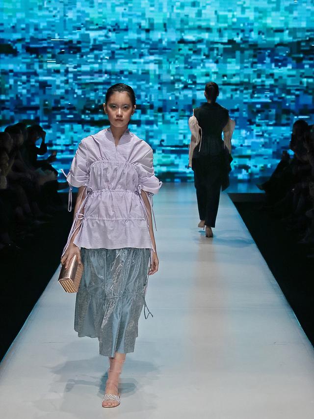 Tangan di Plaza Indonesia Fashion Week