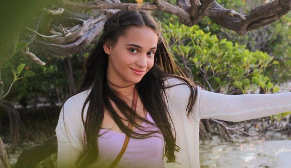 Foto Gaya Santai Aurora Ribero Saat Liburan Cantik Dan Memesona Hot Liputan6 Com