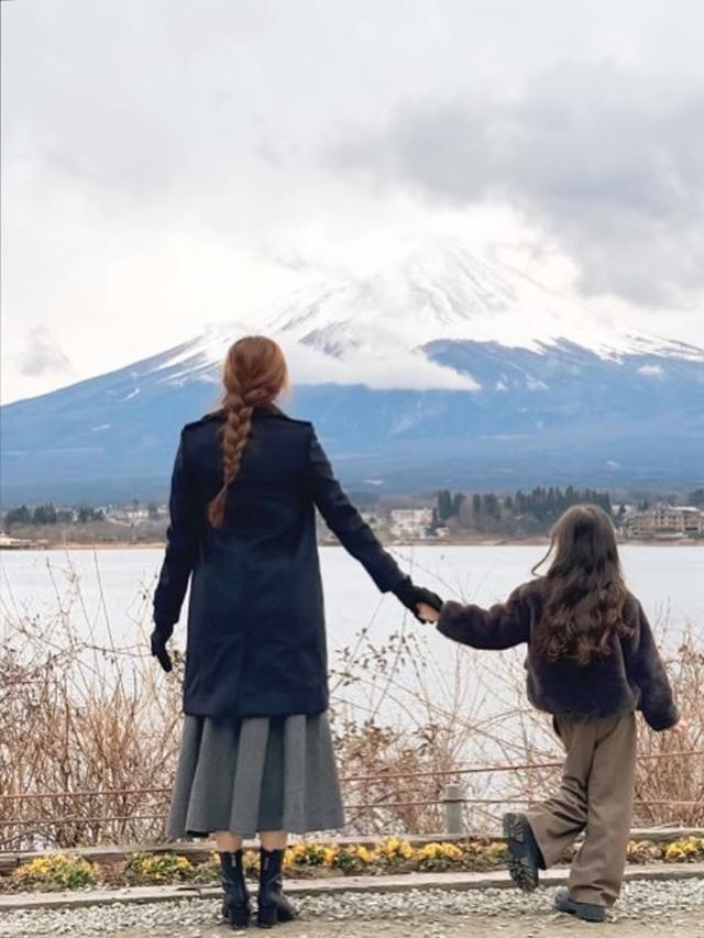 Potret Aura Kasih Liburan Ke Jepang Bersama Sang Anak Arabella (credit: instagram/aurakasih)