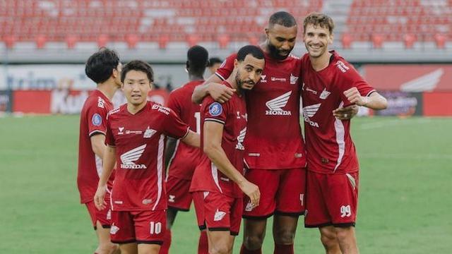 PSM Makassar merayakan gol ke gawang Persija Jakarta dalam laga pekan ke-24 BRI Liga 1 2024/2025. (c) PSM Makassar Official