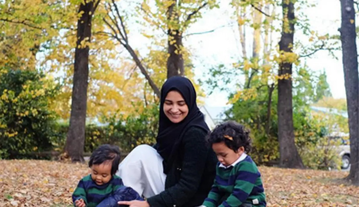 Setiap orang tua memiliki cara yang berbeda dalam mendidik anak-anak mereka. Perbedaan tersebut namun memiliki tujuan yang sama, yakni inginkan anak-anaknya menjadi pribadi yang baik nantinya. (Instagram/shireensungkar)