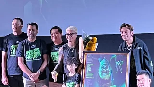 Reza Arap, memakai kacamata, dalam Press Conference Harusnya Horror di kawasan Jakarta, Senin (20/7/20206). (Liputan6.com/Afradhiya N. R)