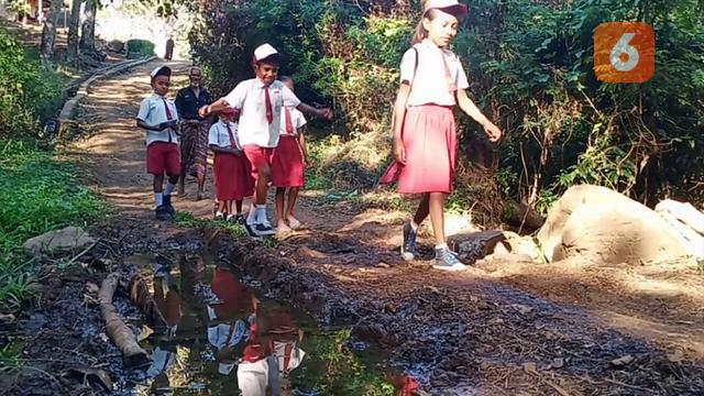 Pelajar di daerah terisolir