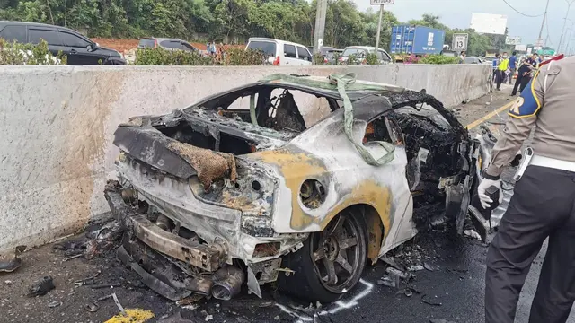 Penampakan mobil yang dikendarai Wakil Jaksa Agung Arminsyah.