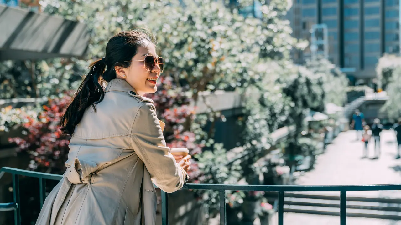wanita mei senyum