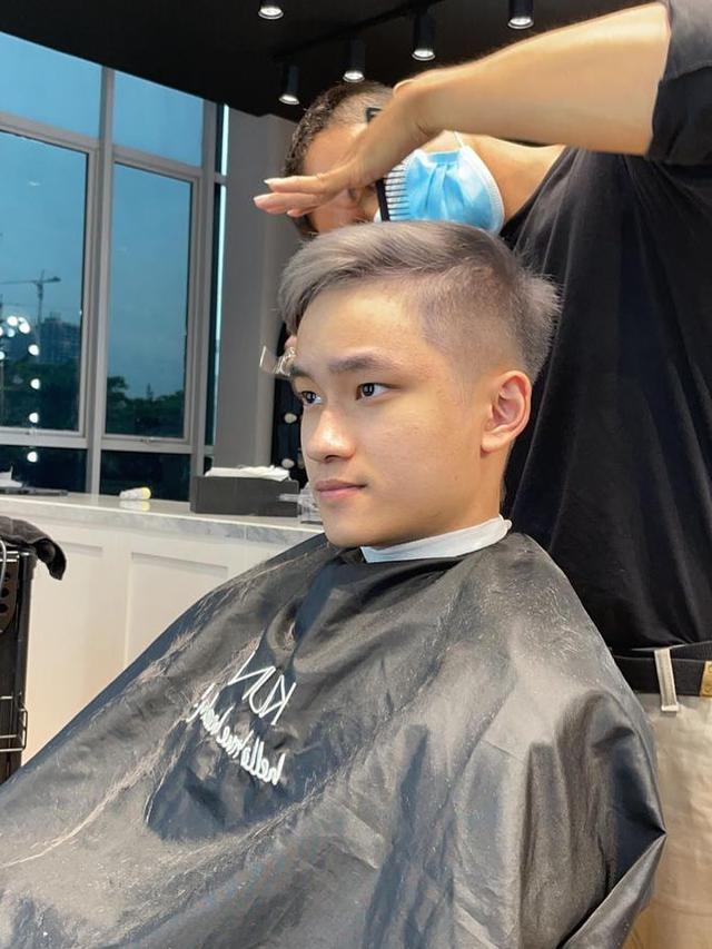 6 Potret Terbaru Azka Corbuzier Usai Ganti Gaya Rambut, Makin Macho