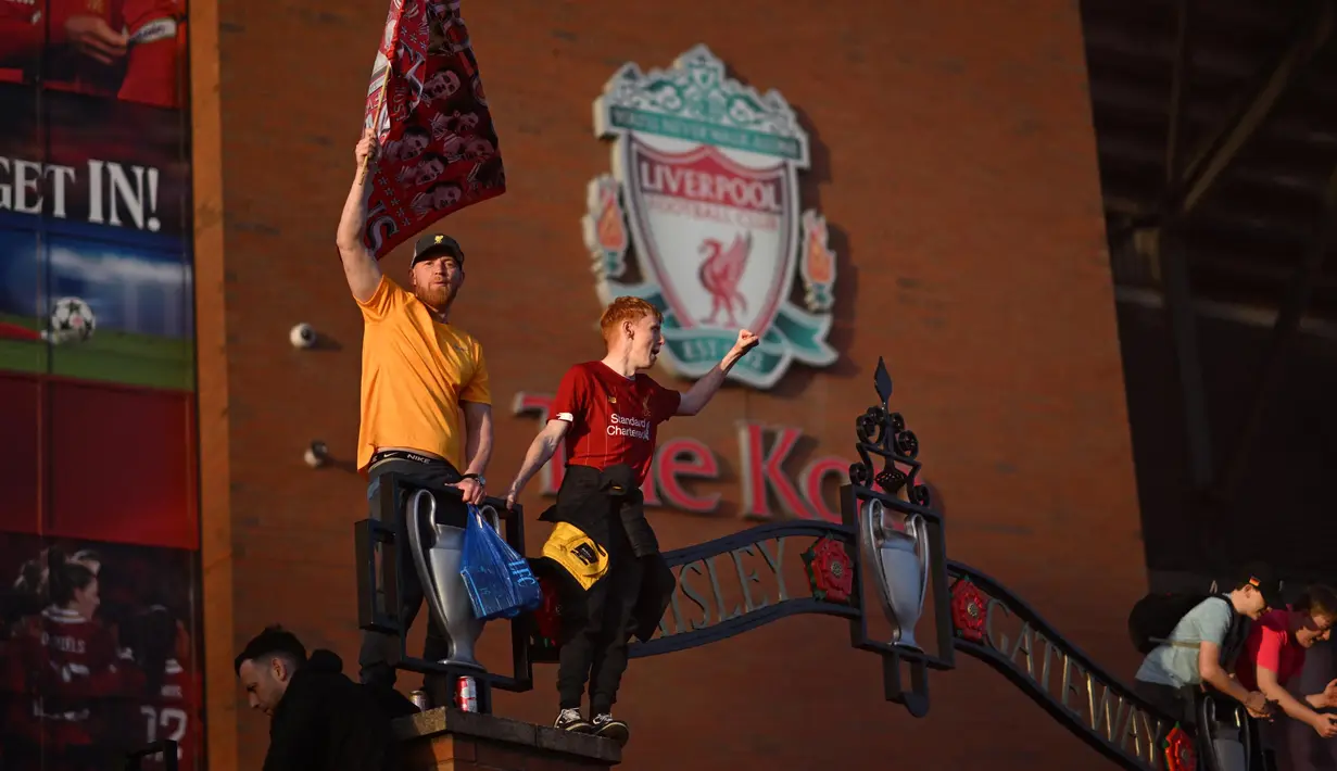 Liverpool memastikan gelar juara Liga Inggris musim 2024/2025 usai mengalahkan Tottenham Hotspur dengan skor 5-1 di Anfield, Minggu, 27 April 2025. (Paul ELLIS/AFP)