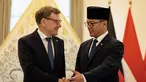 Menteri Luar Negeri Indonesia Sugiono (kanan) menyambut kedatangan Menteri Luar Negeri Jerman Johann Wadephul di kantor Kementerian Luar Negeri, Jakarta, Rabu 20 Agustus 2025. (Yasuyoshi CHIBA/AFP)