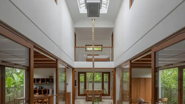 Desain Rumah Kecil dengan Plafon Tinggi Anti Panas dan Jamur