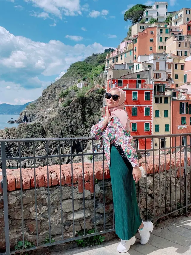 7 Potret Sheza Idris dan Keluarga Liburan di Luar Negeri, Umumkan Kehamilan