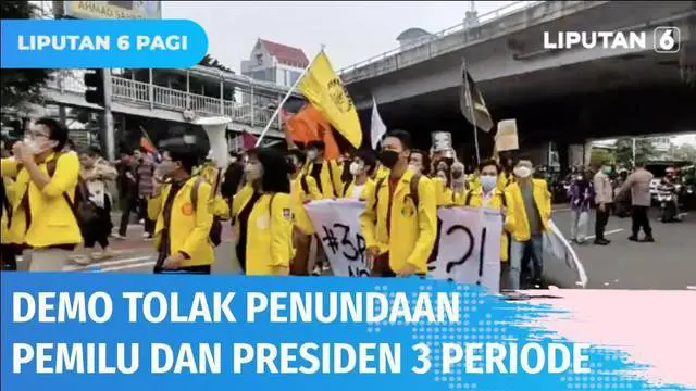 Ratusan mahasiswa dari berbagai elemen kemahasiswaan menggelar aksi unjuk rasa di depan Tugu Reformasi Kampus Trisakti, Grogol, Jakarta Barat. Mahasiswa menolak penundaan pemilu dan presiden tiga periode.