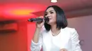 Wanita kelahiran Malang, 44 tahun silam itu mengaku malas menghabiskan waktunya menjalani perawatan. Hanya saja, saat benar-benar diperlukan, ia baru berangkat ke pusat kecantikan. (Andy Masela/Bintang.com)