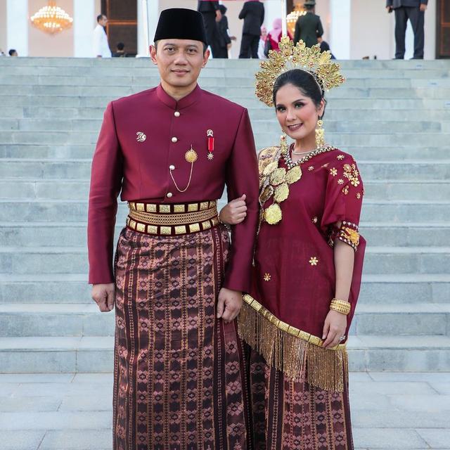 6 Potret Annisa Pohan Pakai Kebaya ketika Dampingi AHY, Aura Makin Terpancar