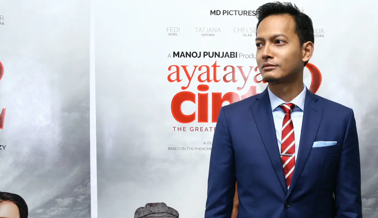 Ditemui saat press screening film yang diadaptasi dari novel karya Habiburrahman El Shirazy tersebut, Fedi Nuril pun memberikan bocoran mengenai karakter Fahri di film Ayat-Ayat Cinta 2. (Nurwahyunan/Bintang.com)