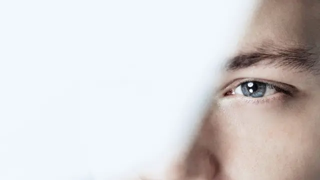 Nutrisi yang tepat juga memainkan peran penting dalam menjaga kesehatan mata.