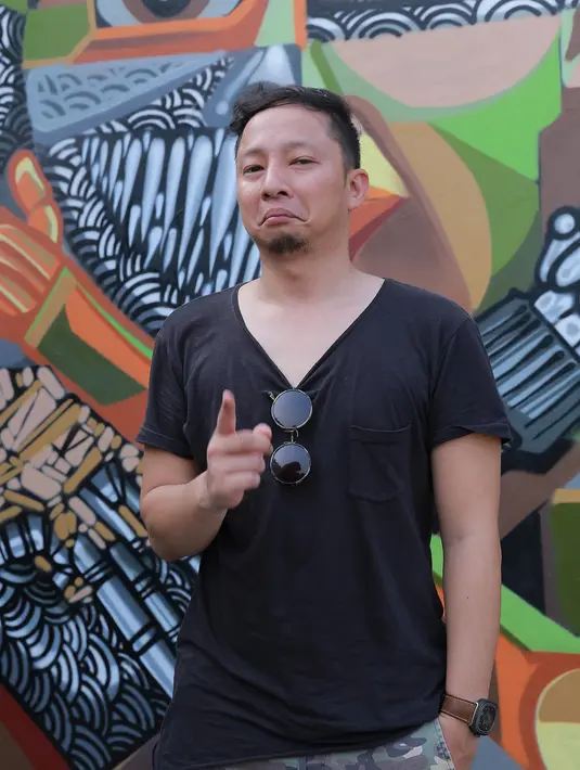 "Sampe sekarang sih gue di musik buat iseng-iseng aja. Tapi emang dasarnya gue suka di musik. tapi nggak diseriusin buat cari duit di musik," aku pria kelahiran Purwakarta, 12 Agustus 1982 ini. (Galih W. Satria/Bintang.com)