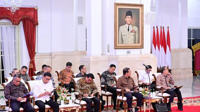 Presiden Jokowi mengumpulkan sejumlah menteri pada Senin (26/2/2024). Salah satu hal yang dibahas yakni, makan siang gratis