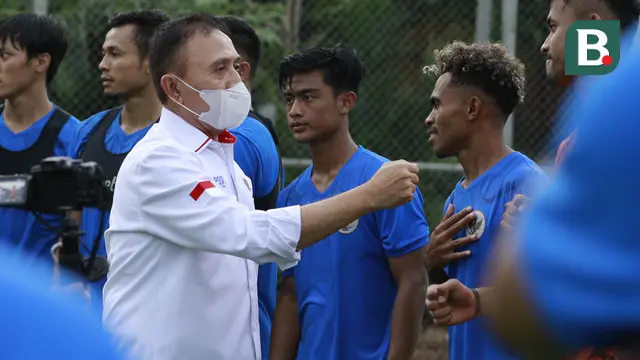 Ketua PSSI, Mochamad Iriawan, mengunjungi latihan Timnas Indonesia proyeksi SEA Games 2021 di Lapangan Panahan, Jakarta, Rabu (10/2/2021).