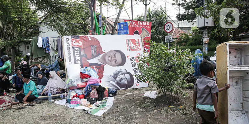 Banner Hingga Tenda Caleg di Pengungsian Korban Kebakaran Manggarai