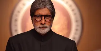 Sridevi pernah beradu akting dengn Amitabh Bachchan. Mereka pernah berakting dalam beberapa film seperti Khuda Gawah, Inquilaab, Aakhree Raast. Film mereka yang paling sukses adalah Khuda Gawah. (Foto: indianexpress.com)