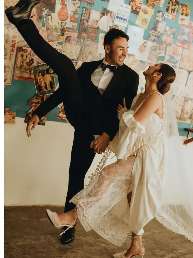 6 Potret Prewedding Debi Sagita dan Marco Ivanos, Romantis Bergaya Pasangan Pengantin