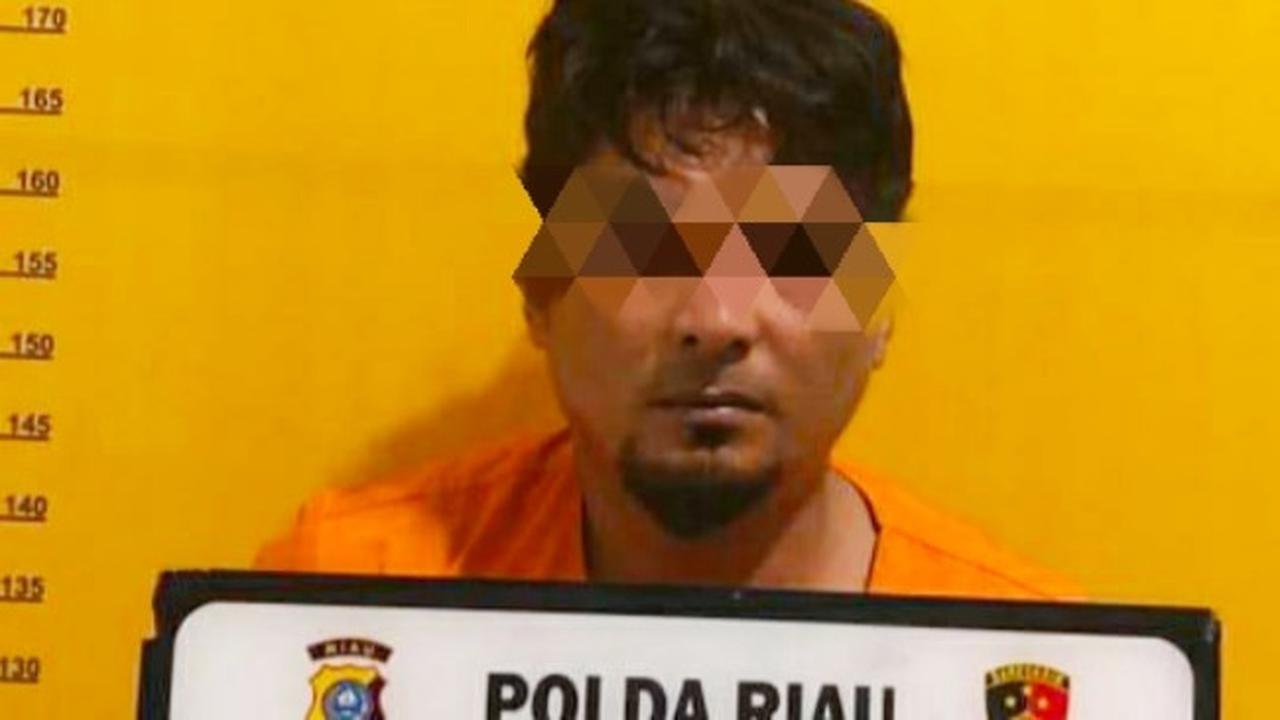 Salah satu tersangka teror kepala anjing yang telah ditangkap Polda Riau.