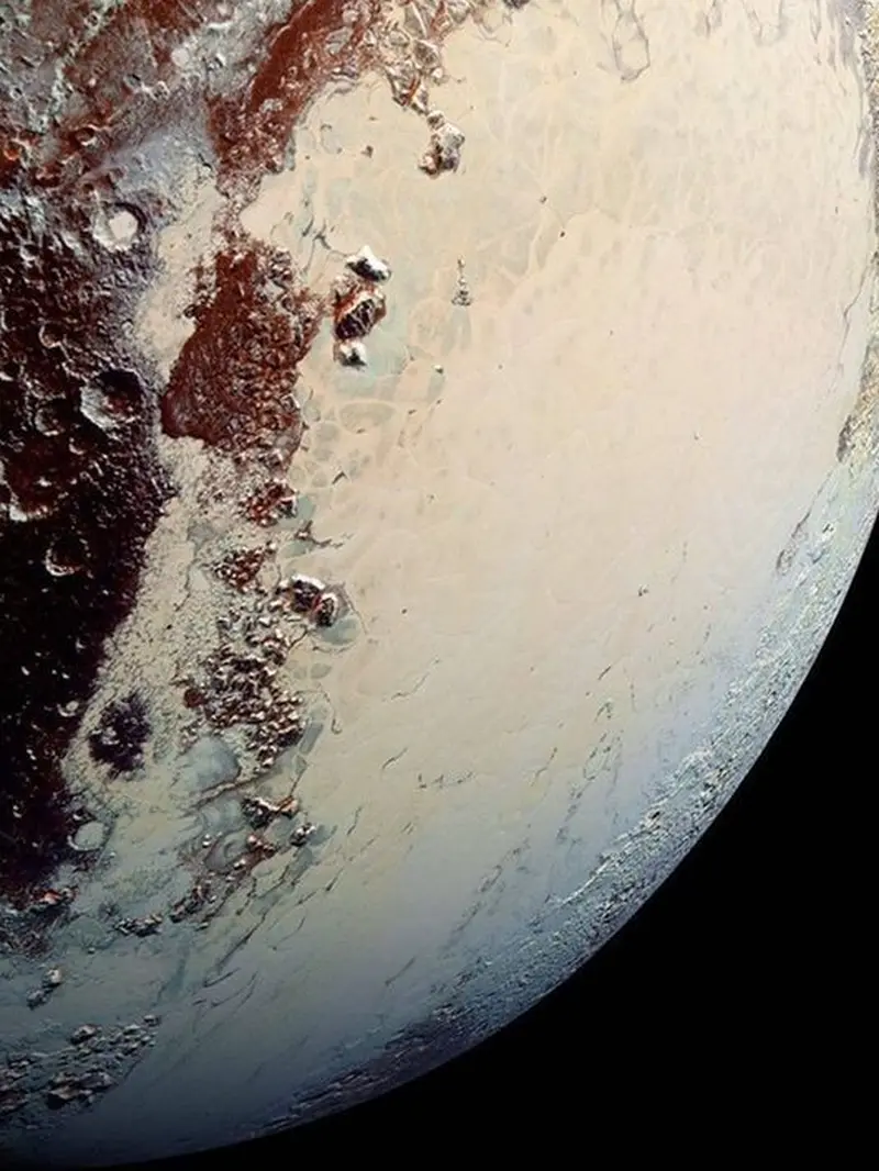 Pluto Berbentuk Sama dengan Bulan