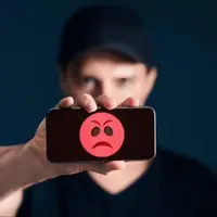 Ilustrasi ekspresi mendapat hate comment (shutterstock/Tero Vesalainen).