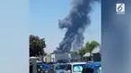 Gedung golf di Huntington beach, Amerika Serikat dilahap si jago merah. Sedikitnya, dua orang terluka karena kejadian ini.