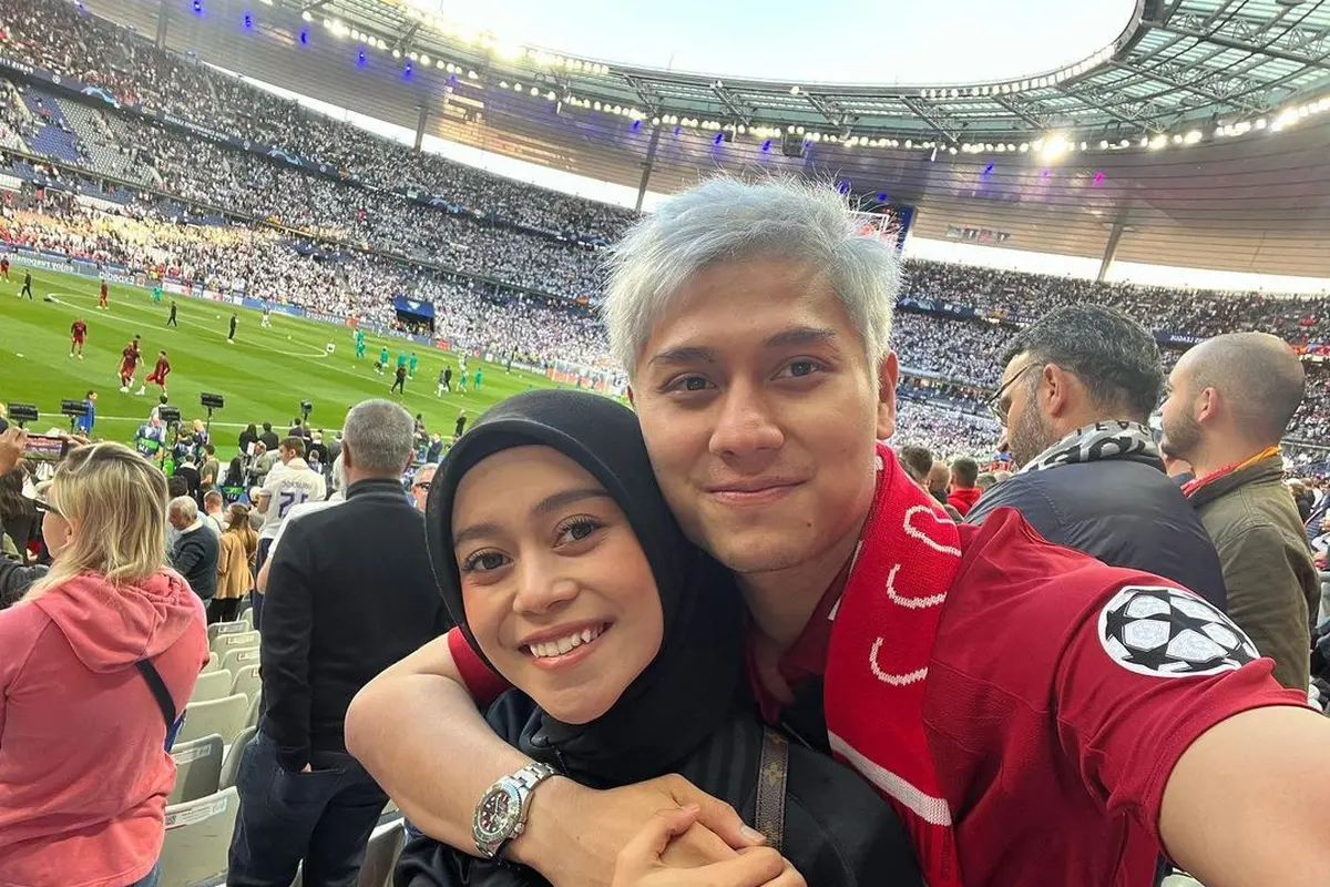 7 Potret Lesty Kejora dan Rizky Billar Liburan di Paris, Pamer Kemesraan