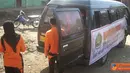 Citizen6, Aceh: OSIS dan para Guru di SMA Negeri 4 Kejuruan Muda Aceh Tamiang beserta donatur, melakukan aksi penggalangan dana untuk korban banjir bandang di SD Ujong Peunalom, Tangse, Pidie.(Pengirim: Ari Gunawan)
