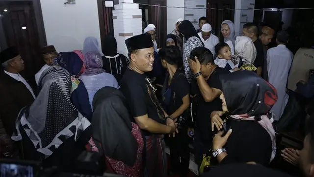 7 Momen Tahlilan Mendiang Lina, Sule Tak Kuasa Tahan Tangis
