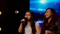 Lewat lagu "Tell Him" duet ibu dan anak asal Indonesia memukau penonton dan SImon Cowell.