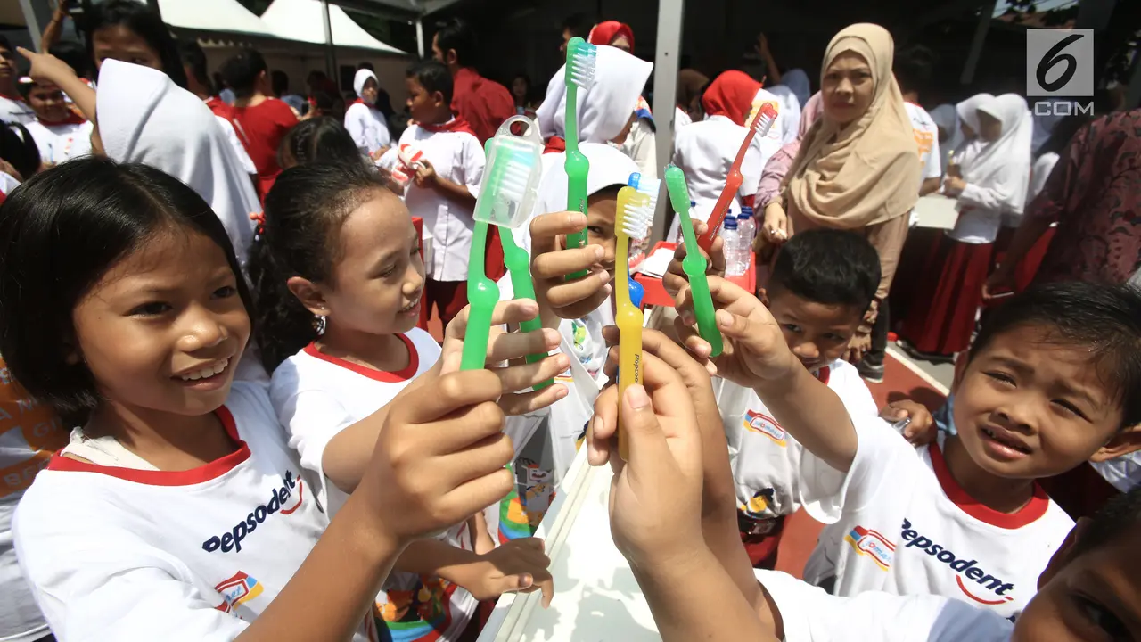 Cegah Karies, Siswa SD Ikuti Gosok Gigi Massal
