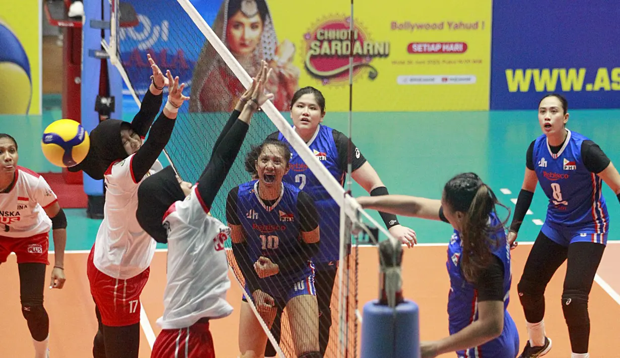 Suasana pertandingan babak penyisihan grup A Kejuaraan Bola Voli putri AVC Challenge Cup 2023 antara Timnas Indonesia melawan Filipina yang berlangsung di GOR Tri Dharma Gresik, Selasa (20/6/2023). (Bola.com/Dok. PBVSI)